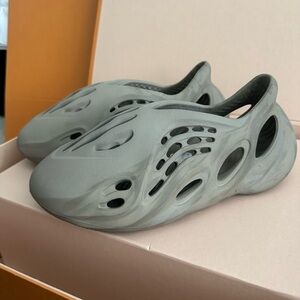 YEEZY FOAM RUNNER 'STONE SAGE'